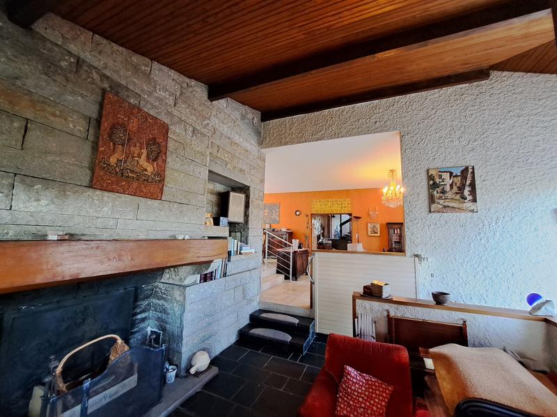 Maison - 248 m² - 9 pièces