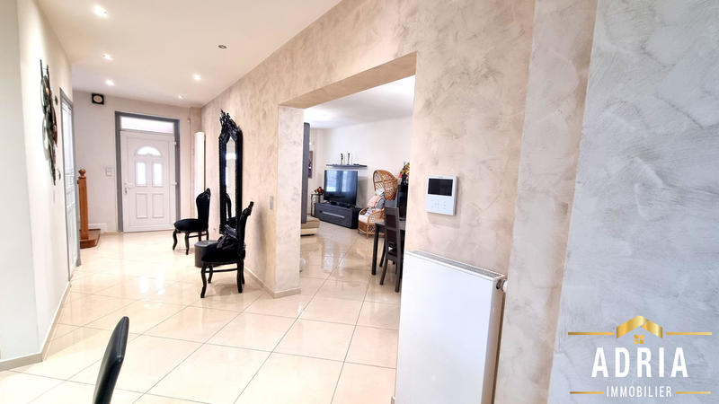 Maison - 225 m² - 8 pièces