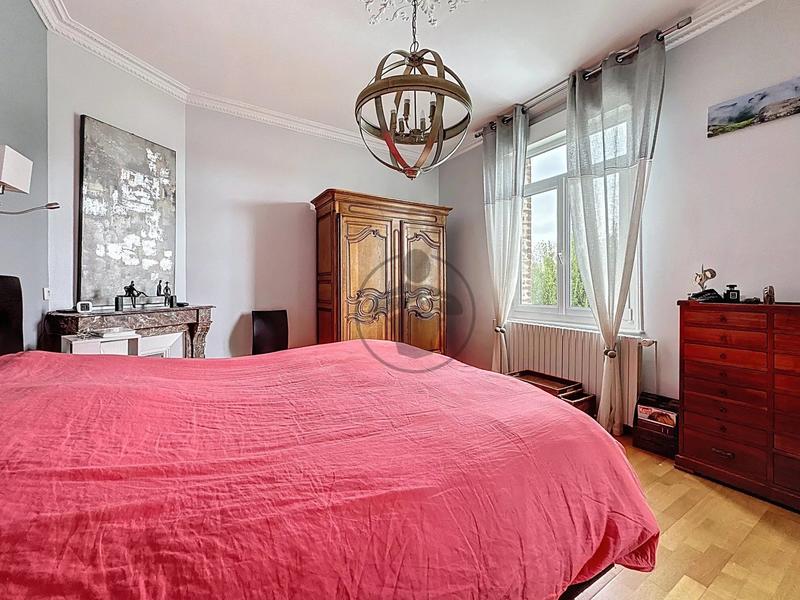 Maison - 280 m² - 9 pièces