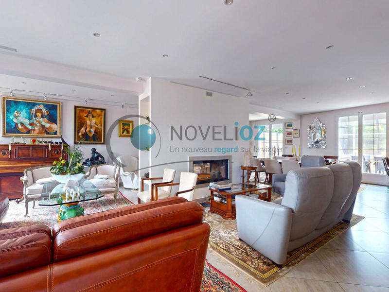 Maison - 291 m² - 9 pièces