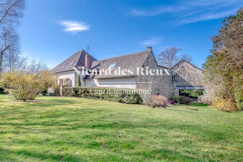 Maison - 317 m² - 11 pièces