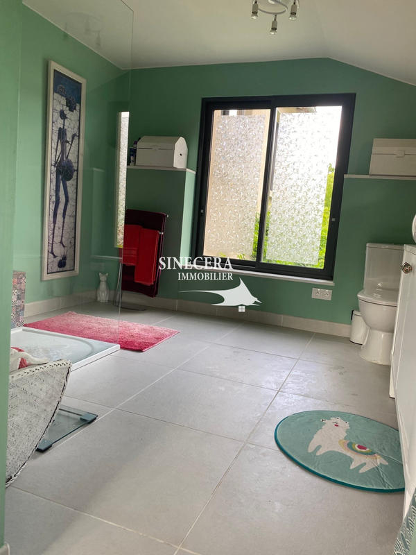 Maison - 220 m² - 7 pièces