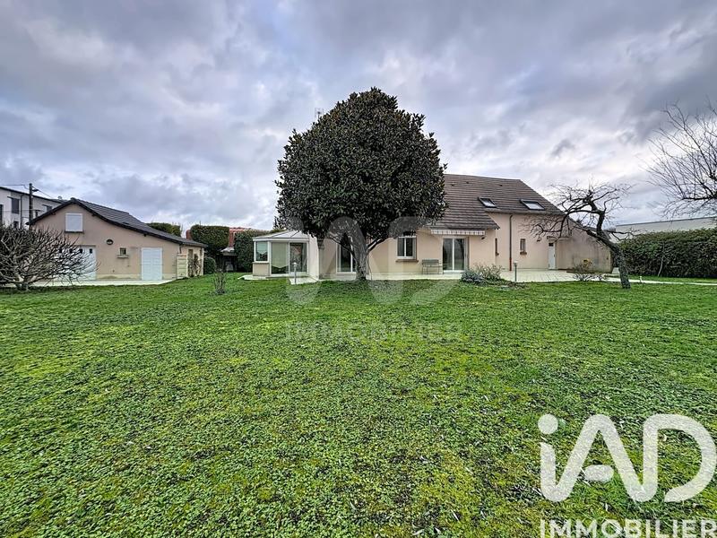 Maison - 250 m² - 8 pièces