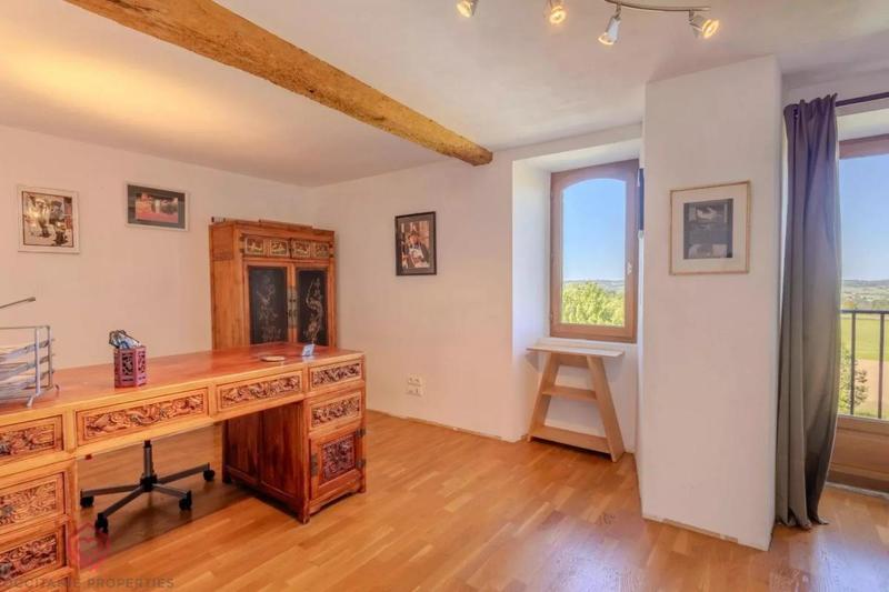 Corps de ferme - 700 m² - 17 pièces