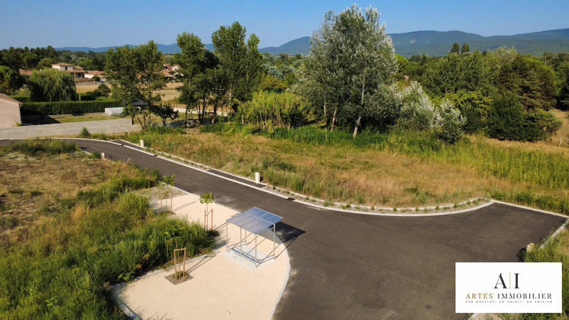 Terrain - 739 m²