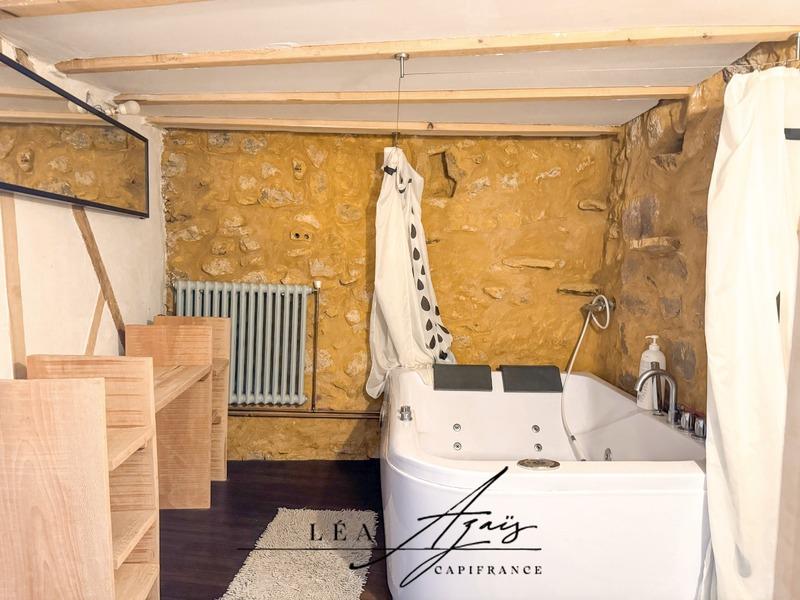 Maison de village - 280 m² - 11 pièces