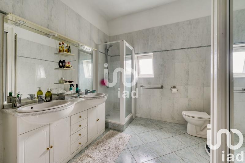 Maison - 323 m² - 11 pièces