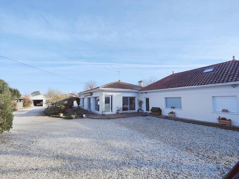 Maison - 193 m² - 8 pièces