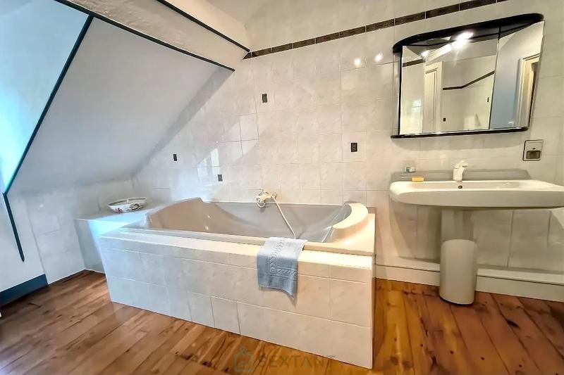 Maison de maîtres - 280 m² - 11 pièces