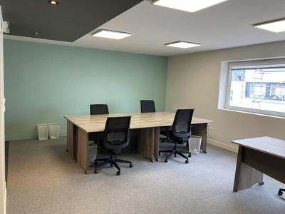 Bureau - 109 m² - 6 pièces