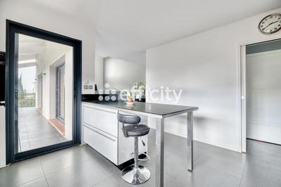 Maison - 246 m² - 5 pièces