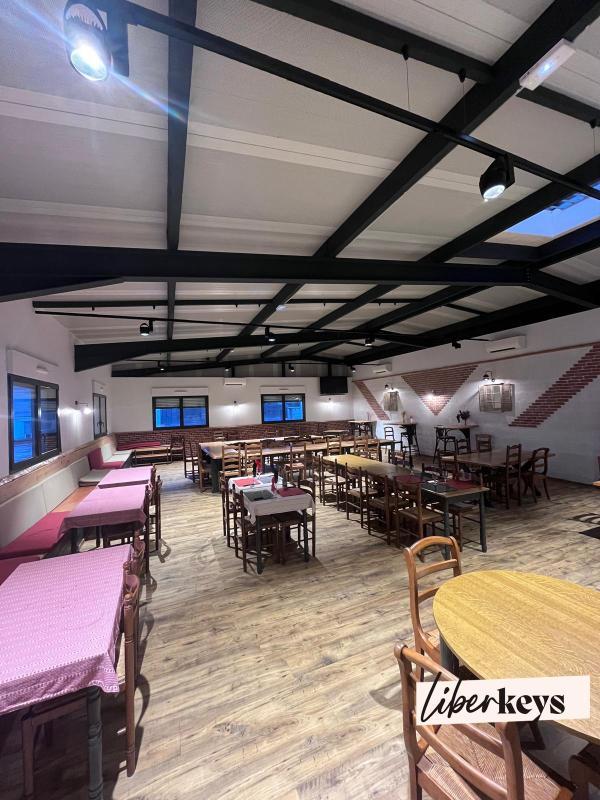 Local commercial - 470 m² - 1 pièce