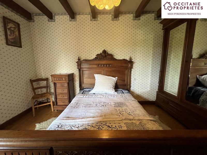 Maison - 221 m² - 8 pièces