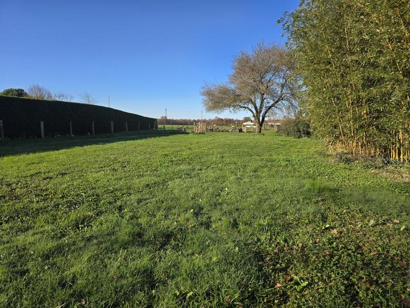 Terrain - 900 m²