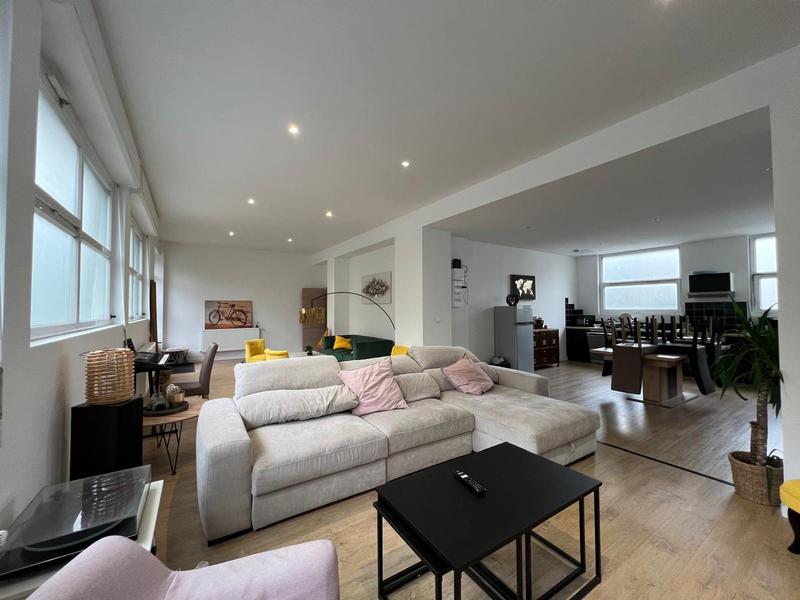 Loft - 173 m² - 8 pièces