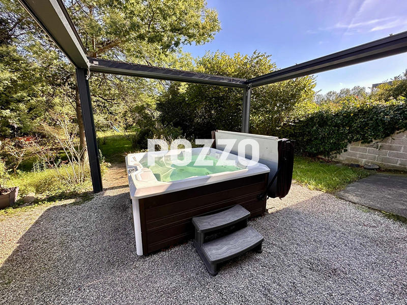 Maison - 263 m² - 10 pièces