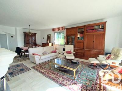 Maison - 180 m² - 8 pièces