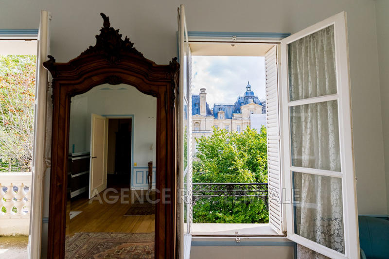 Maison - 300 m² - 10 pièces