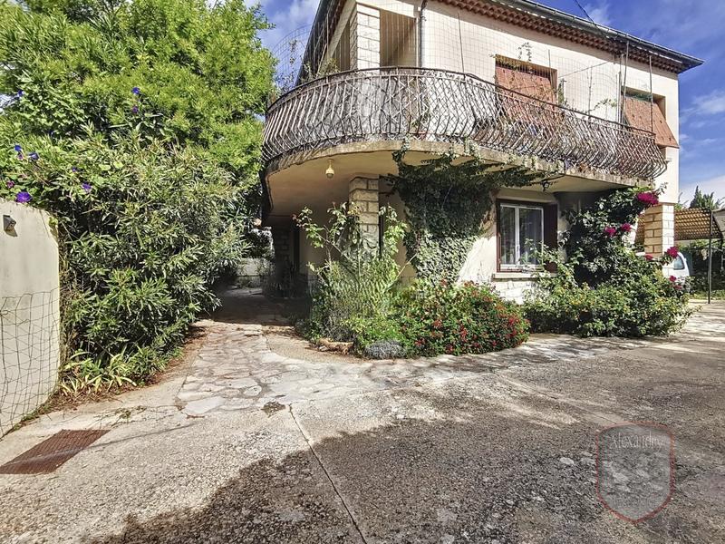 Maison - 180 m² - 7 pièces