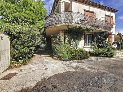 Maison - 180 m² - 7 pièces