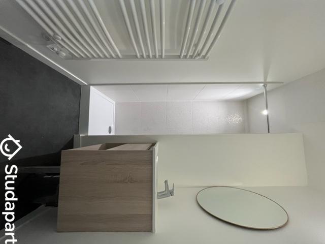 Chambre - 9 m² - 1 pièce