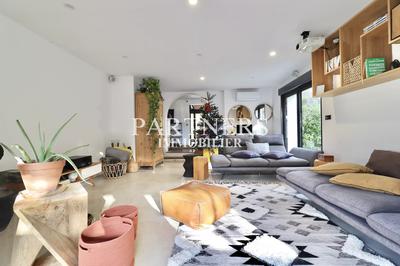 Maison - 220 m² - 7 pièces