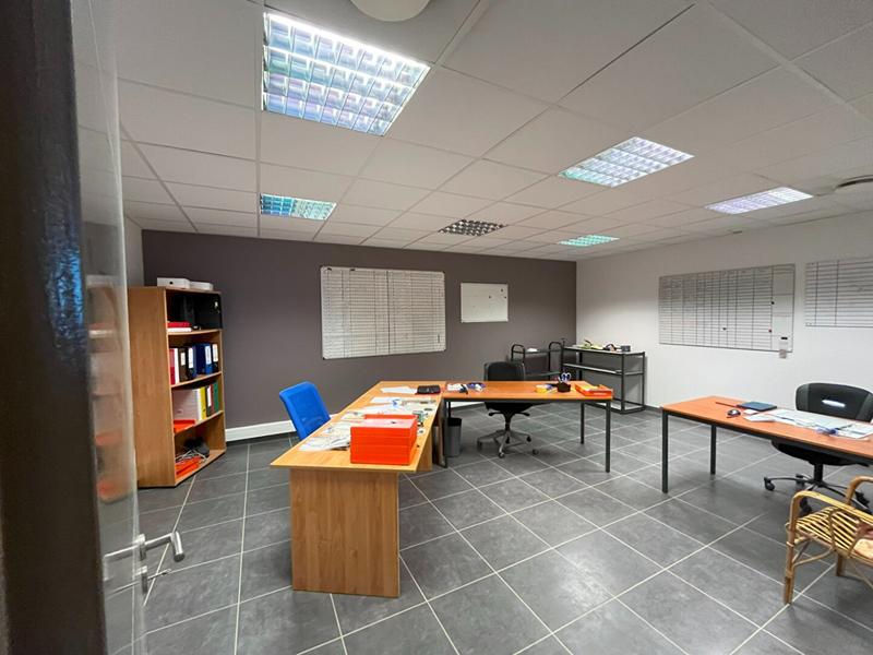 Local commercial - 270 m² - 5 pièces