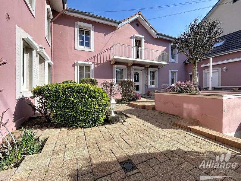 Propriété - 246 m² - 10 pièces