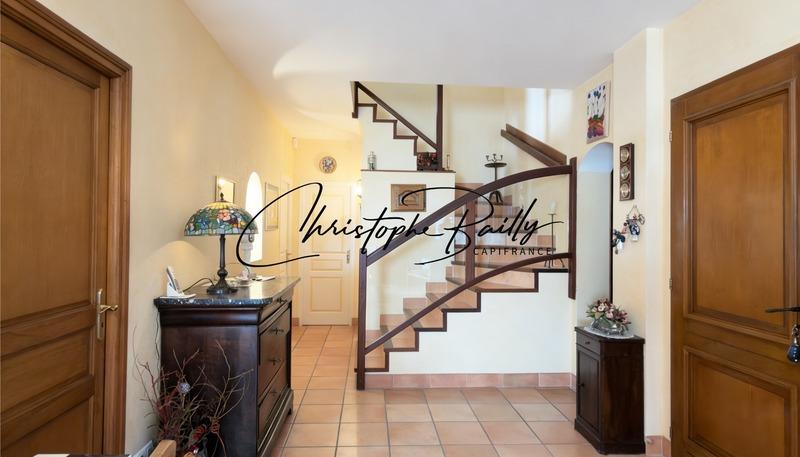 Maison - 223 m² - 7 pièces