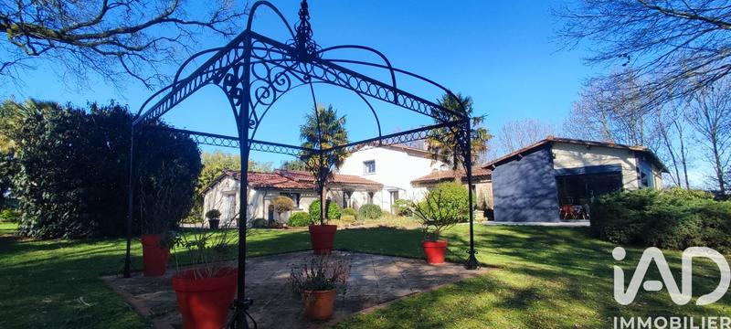 Maison - 277 m² - 9 pièces