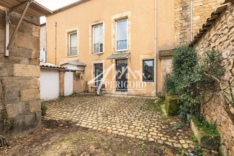 Maison - 288 m² - 8 pièces