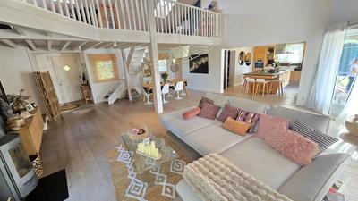 Maison - 219 m² - 7 pièces