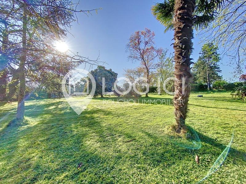 Maison - 270 m² - 8 pièces