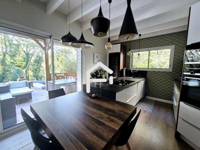 Maison - 170 m² - 6 pièces