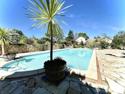 Demeure - 491 m² - 16 pièces