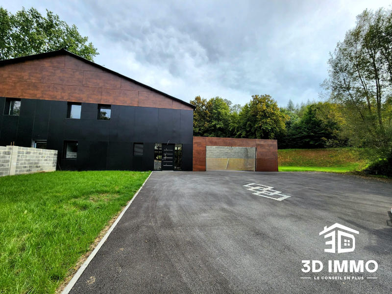 Maison - 325 m² - 8 pièces