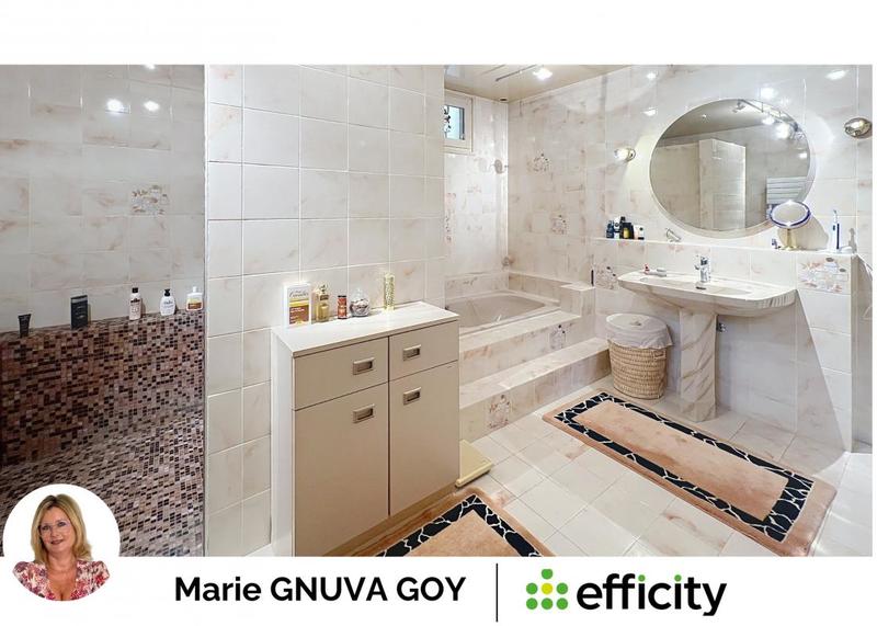 Maison - 280 m² - 10 pièces