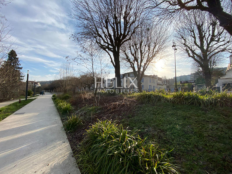 Maison - 340 m² - 9 pièces