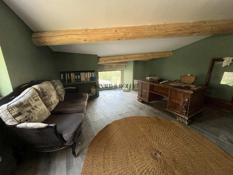 Maison - 259 m² - 9 pièces