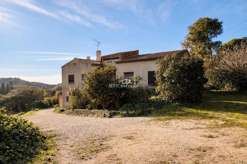 Maison - 260 m² - 6 pièces