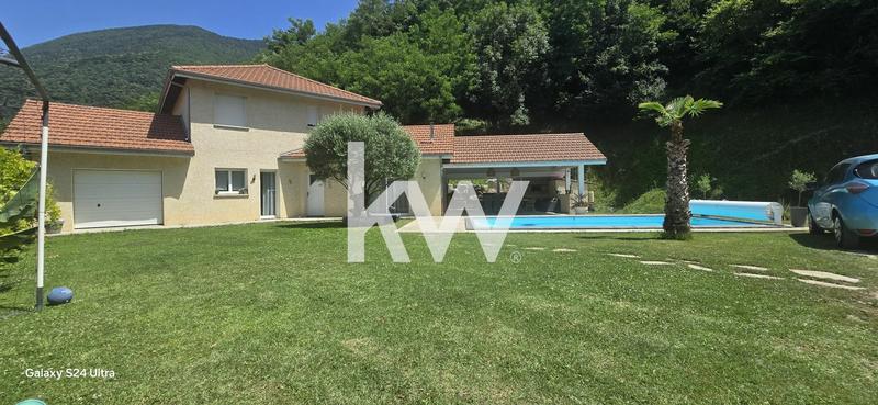 Maison - 159 m² - 5 pièces