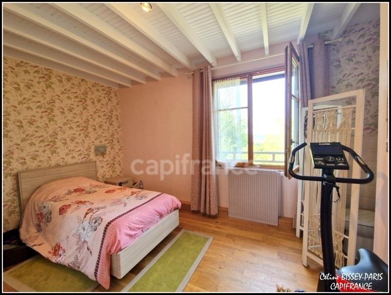 Maison - 270 m² - 9 pièces