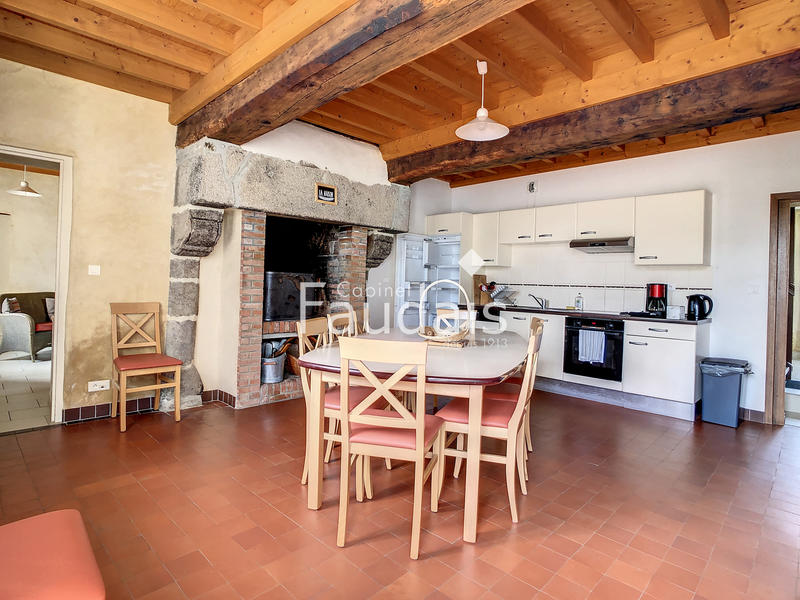 Maison - 1 014 m² - 34 pièces
