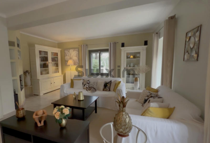 Maison - 205 m² - 6 pièces