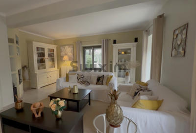 Maison - 205 m² - 6 pièces