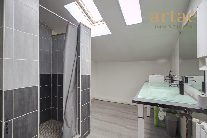 Maison - 210 m² - 6 pièces