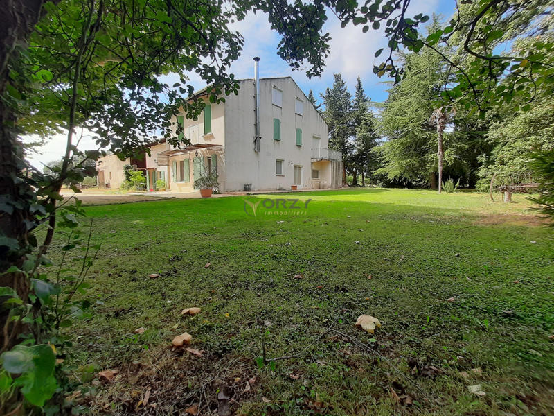 Mas - 270 m² - 7 pièces