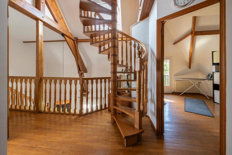 Maison - 208 m² - 6 pièces