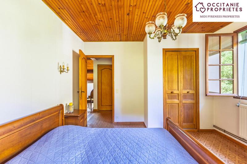 Propriété - 250 m² - 9 pièces