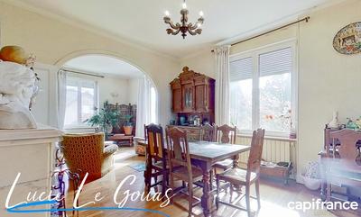 Demeure - 181 m² - 8 pièces